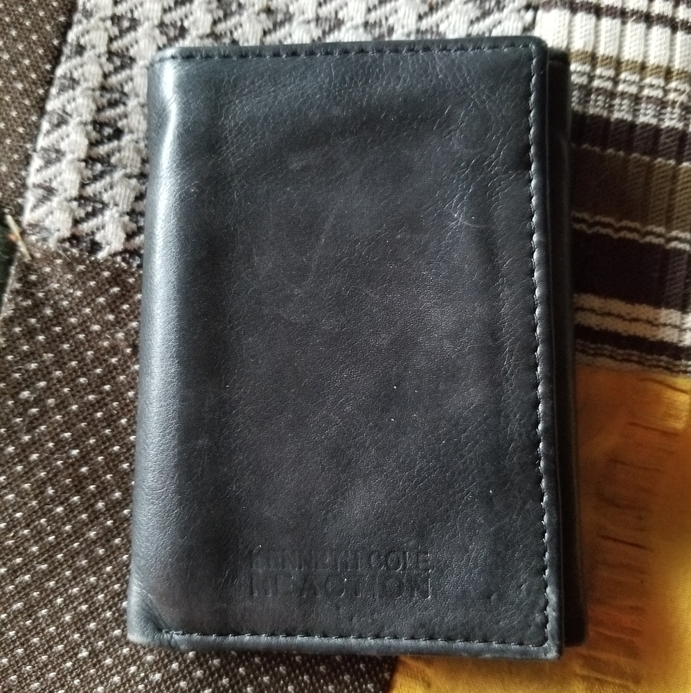 Kenneth Cole Reaction leather wallet